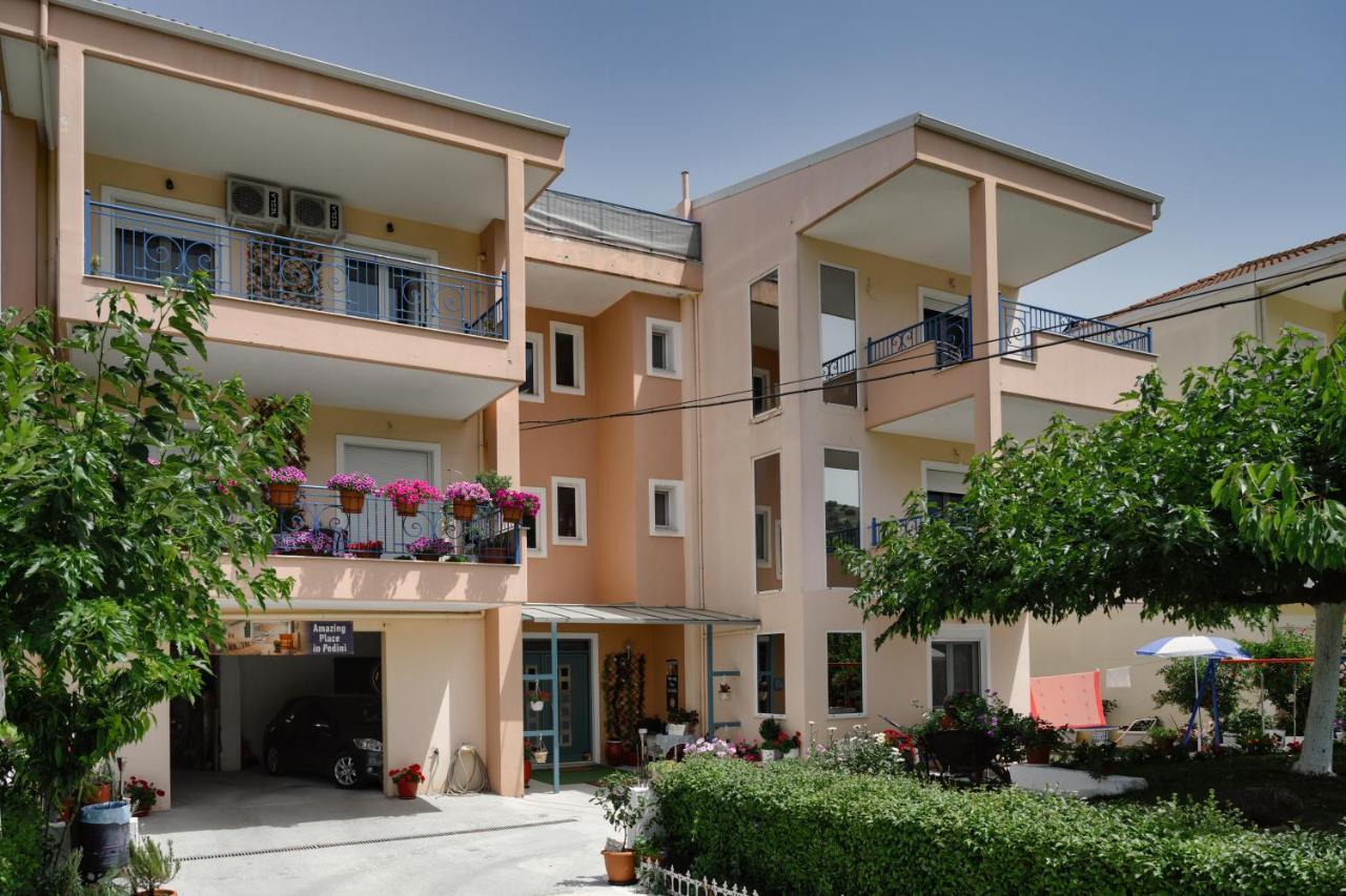 Amazing Place In Pedini Apartment *